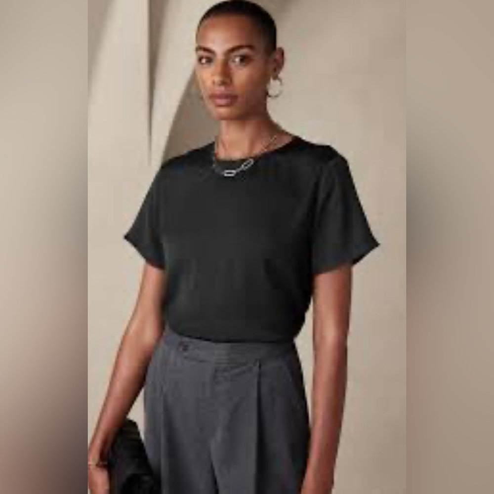 Banana Republic Essential T-Shirt in Black NWOT